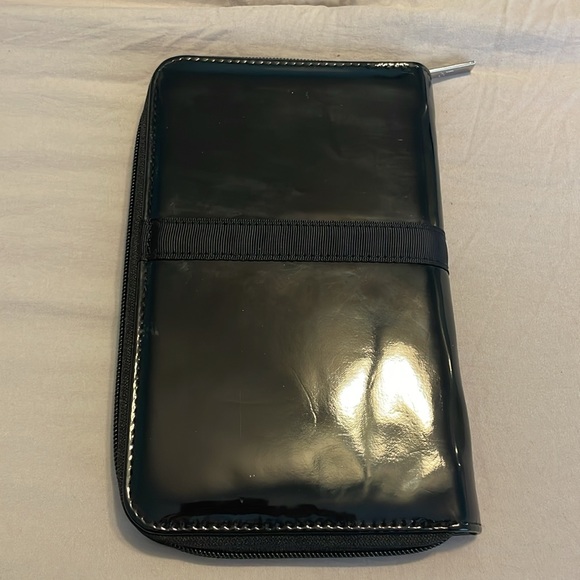 It Cosmetics Brush Holder Case in Black - Picture 3 of 5